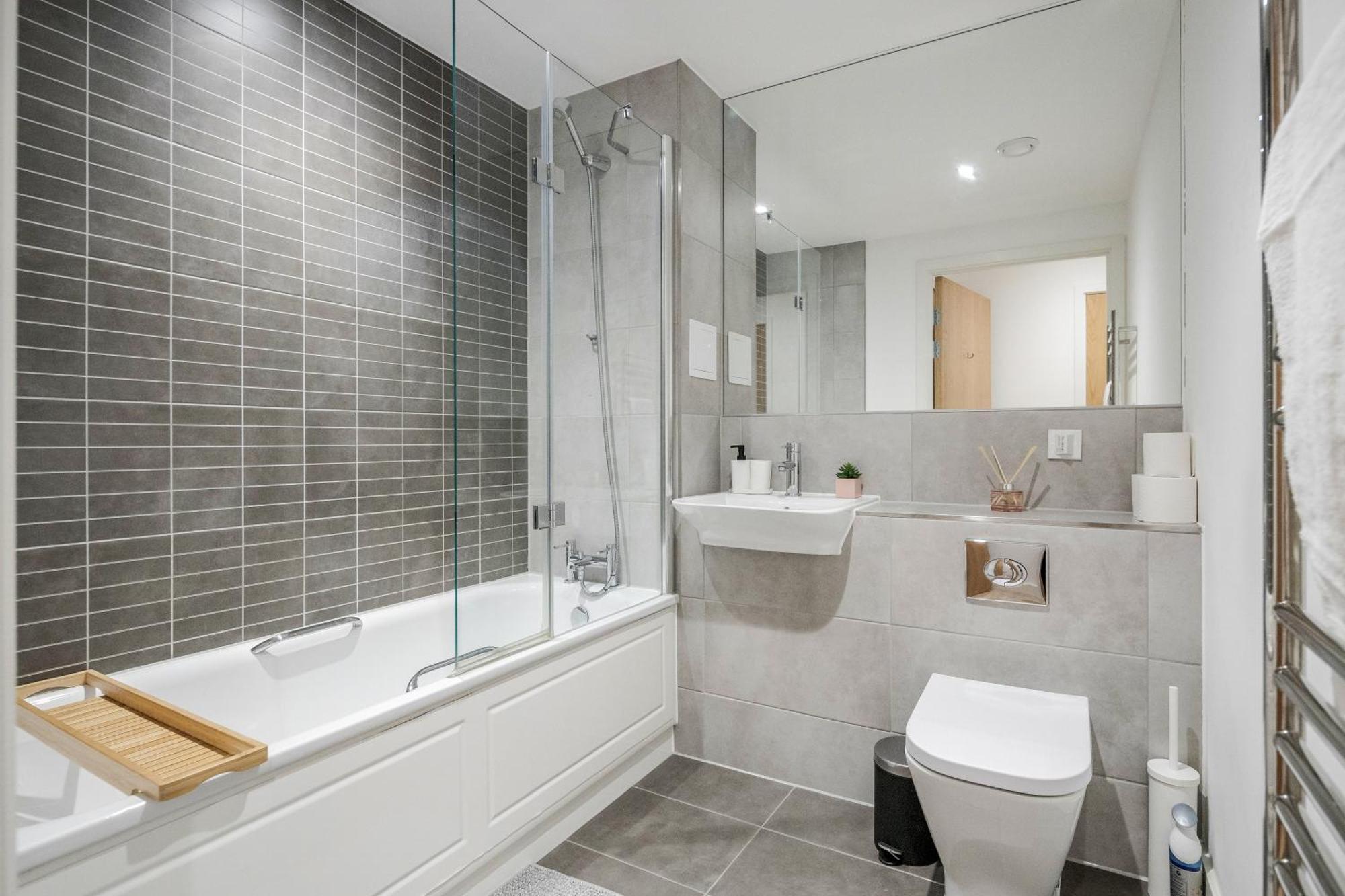 Deluxe Condo Beside 02 Arena And Central Лондон Екстериор снимка